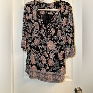 👗 Lucky Brand Black and Pink Floral Top size 1x
